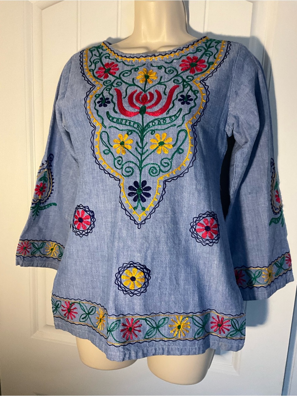 Vintage International Arts Chicago embroidered chambray tunic